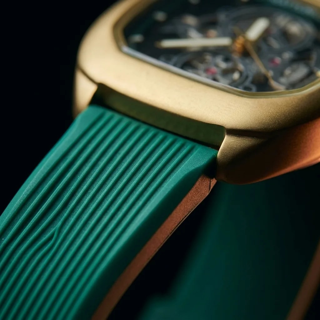 Matturi Emerald & Gold — ribbed rubber strap