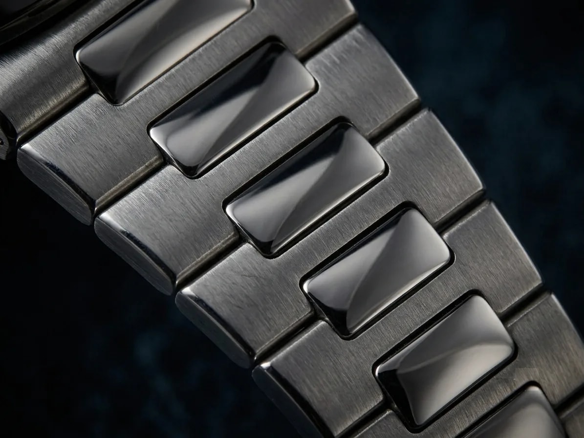 Patek Nautilus Green — integrated bracelet